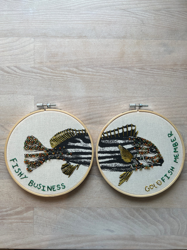 Fishy business - vægbroderi - Mads Dinesen Studio