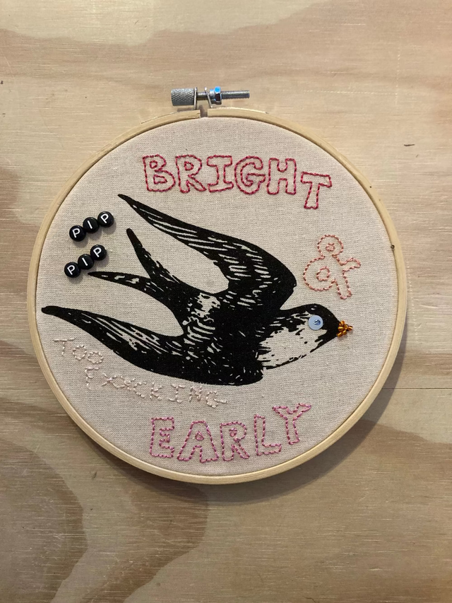 Goldfish member - vægbroderi - Mads Dinesen Studio