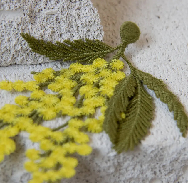 Broche - mimosa blomst