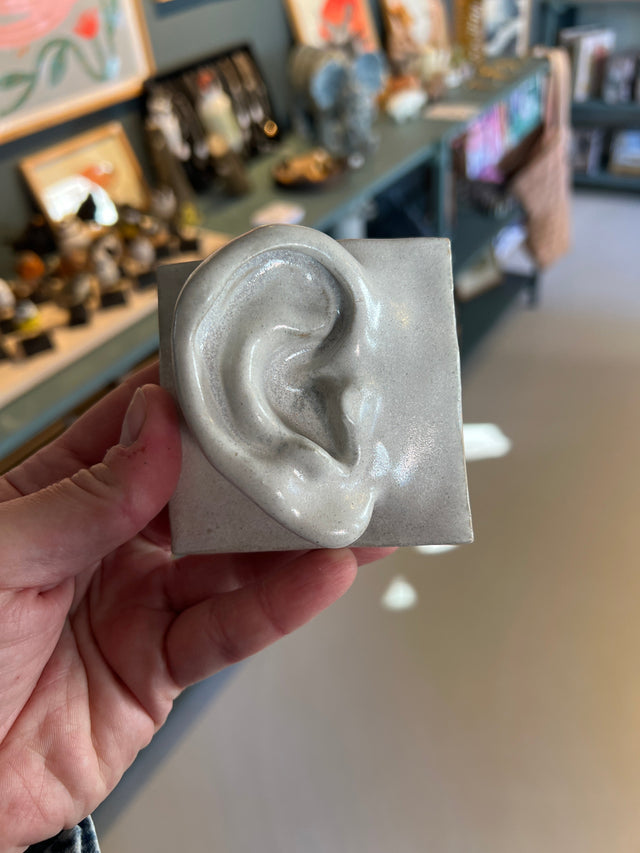 Square Ear (R) 03 - Jacob Laoru