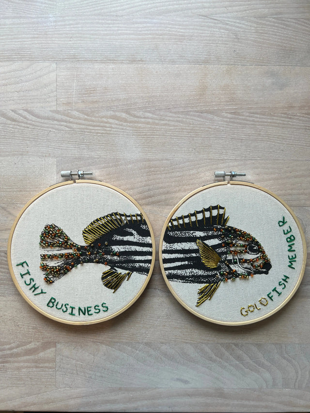 Fishy business - vægbroderi - Mads Dinesen Studio