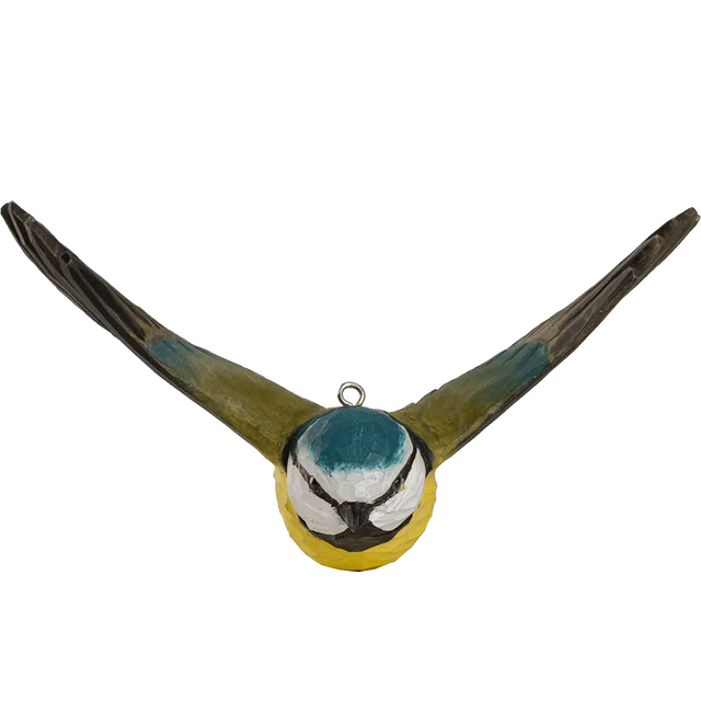 Flyvende blåmejse i træ Wildlife Garden.Blåmejsen er en lille sød fugl med blå vinger og hale og et blåt hoved og gul underside med en smal grå-sort længdestribe på bugen. Man ser den ofte på foderbrættet i haven. Her ses den i luften.