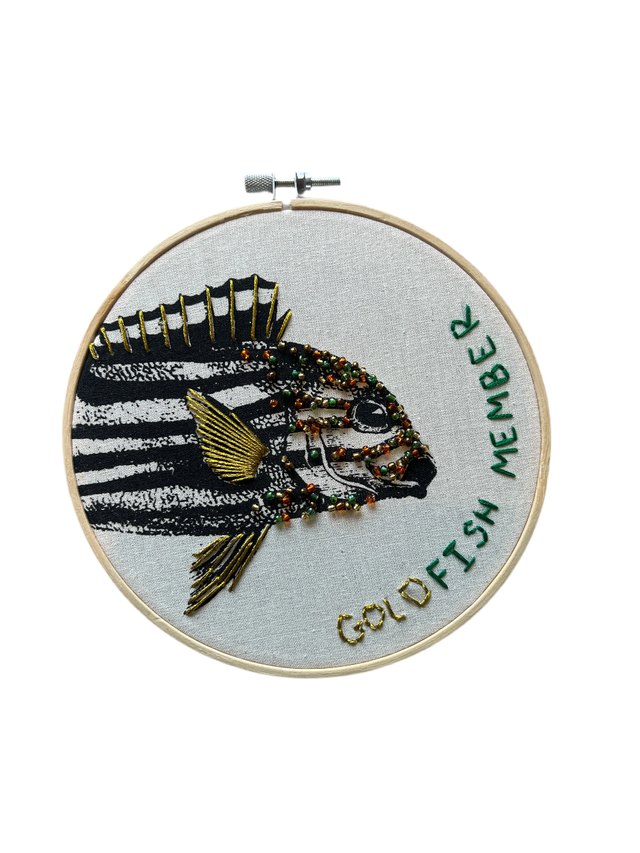 Goldfish member - vægbroderi - Mads Dinesen Studio