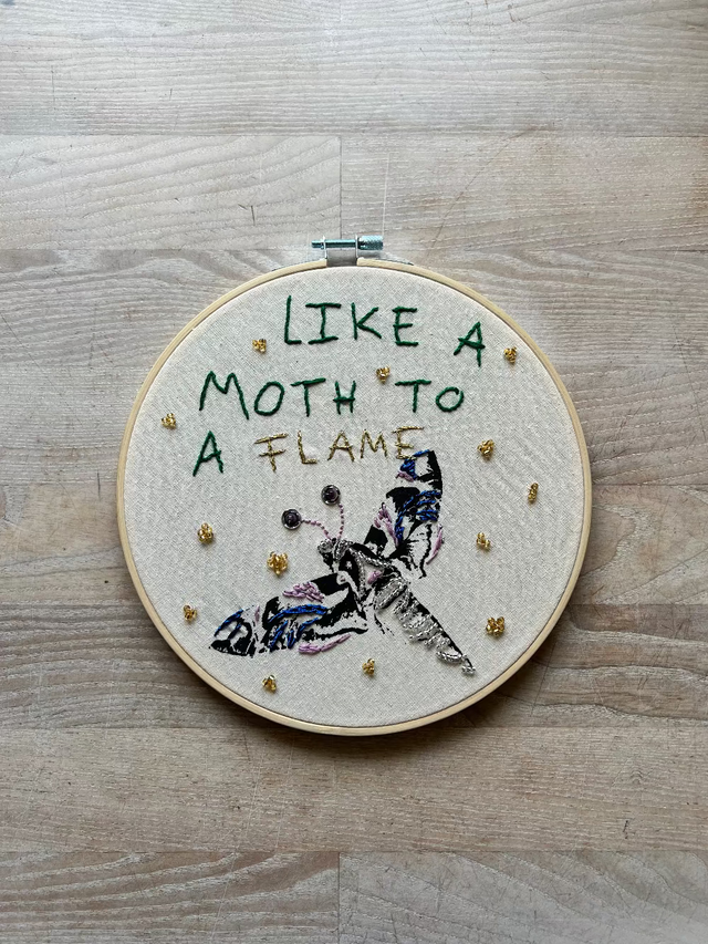 Like a moth to a flame - vægbroderi - Mads Dinesen Studio