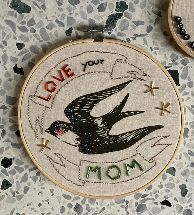 Love your mom - vægbroderi - Mads Dinesen Studio