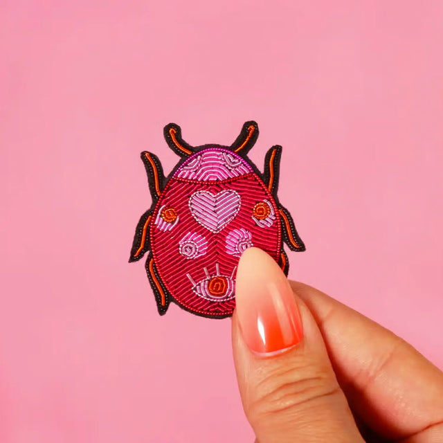 Mariehøne broche - Malicieuse