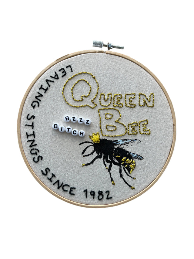 Queen bee - vægbroderi fra Mads Dinesen Studio - Mads Dinesen Studio