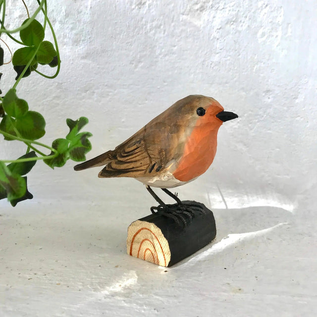 Wildlife Garden rødkælk/rødhals i håndsnittet træ, livsstilsfoto