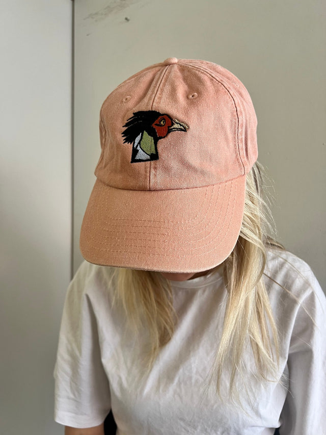 Kasket med broderet Rustfelt-fugl i lyserød - Rustfelt