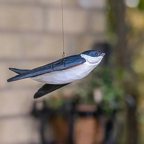 Wildlife Garden flyvende bysvale håndmalet, livsstilsfoto