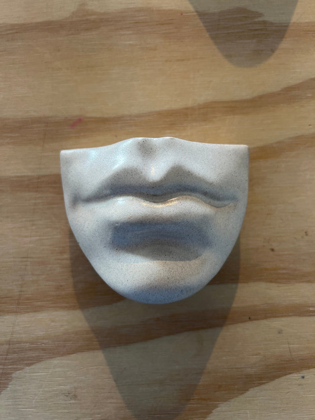 Rounded Mouth (1) 01 - Jacob Laoru
