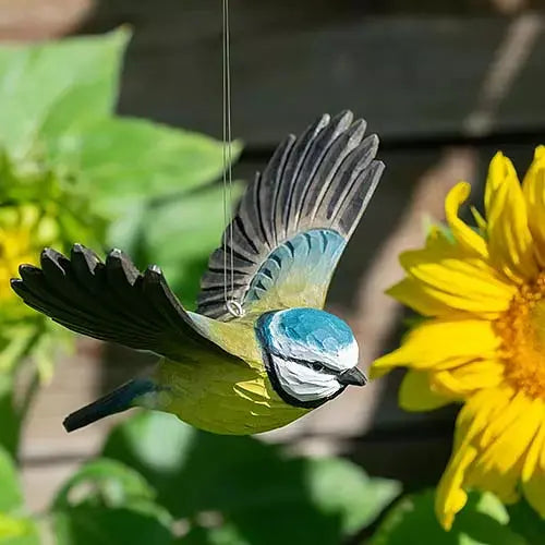 Flyvende blåmejse i træ Wildlife Garden