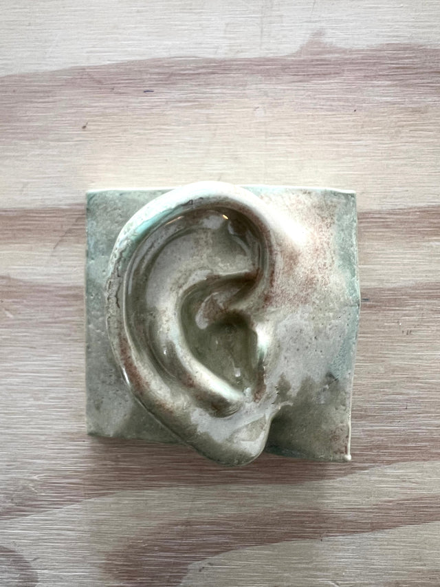 Square Ear (R) 01 - Jacob Laoru