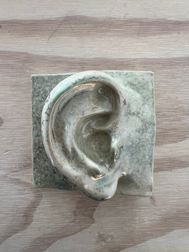 Square Ear (R) 02 - Jacob Laoru