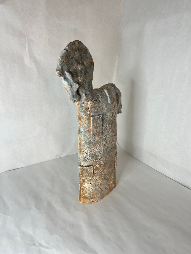 Keramik hest 01 - skulptur fra forsiden, 32 cm høj keramik i blå-grå og sandtoner