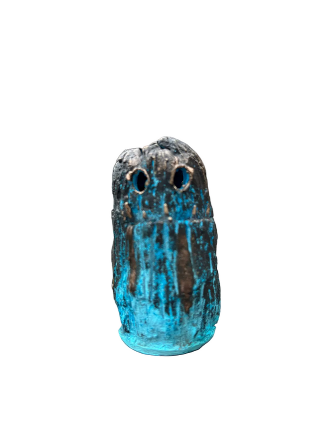 Booh 08 bronzeskulptur med mork overflade og elektrisk turkis patina der loeber ned langs kroppen