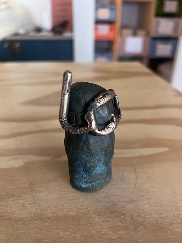 Booh 03 fra Harritsø, bronze spøgelse med dykkermaske og snorkel, sidevinkel