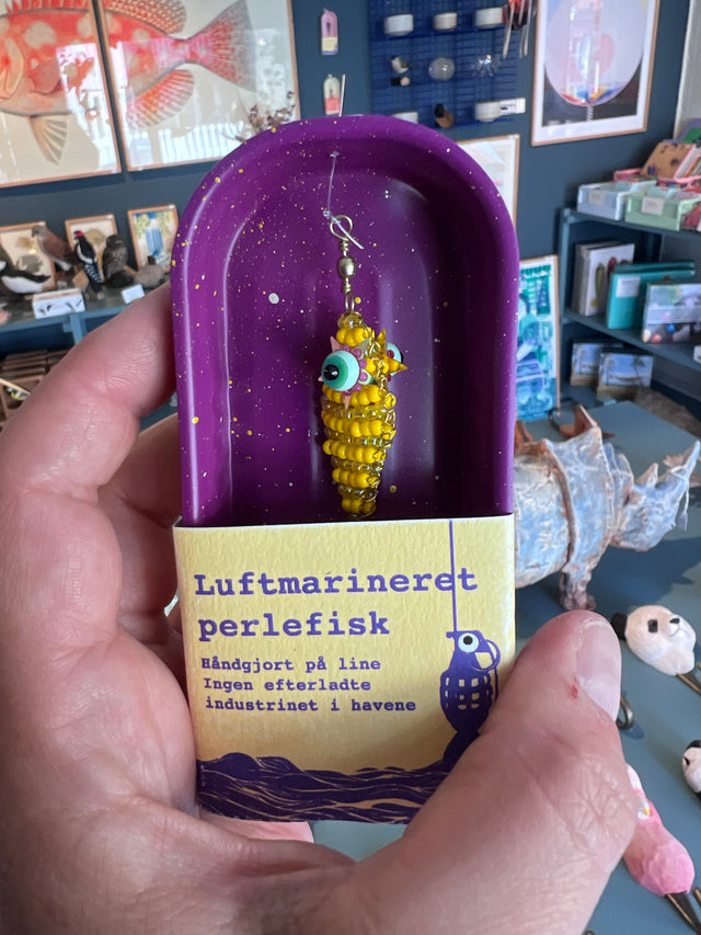 Perlefisk i recyclet dåse (lilla) - håndlavet af Harritsø