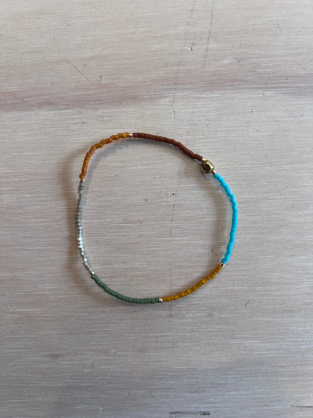 Armbånd Ruby fra Annavii - multi-farvet med terracotta, turkis, sennepsgul og guld perler
