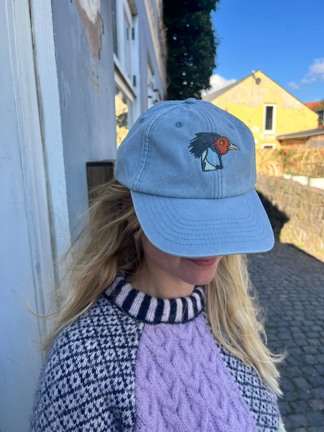 Kasket med broderet Rustfelt fugl