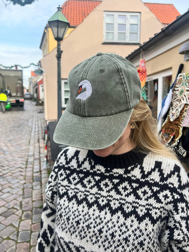 Kasket med broderet svane - grøn