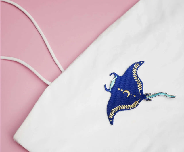 rokke strygemærke. perfekt på en hvid t-shirt