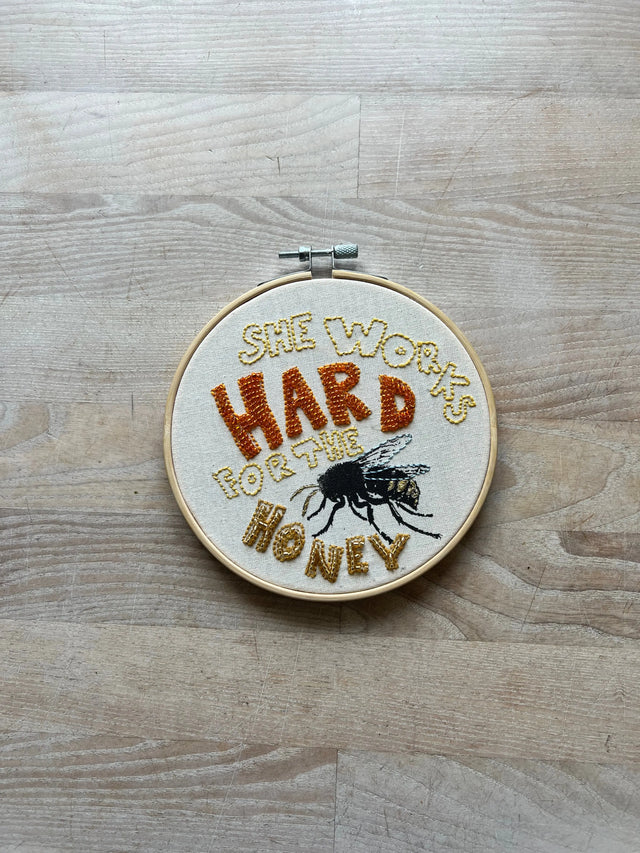 She works hard for the honey - vægbroderi - Mads Dinesen Studio