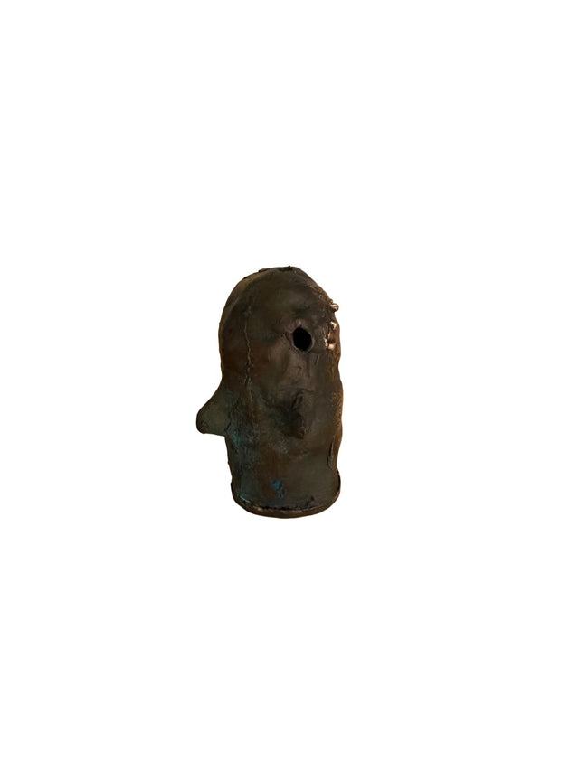 Booh 01 fra Harritsø - bronze spøgelse med blågrøn patina og rundt øje, set fra siden