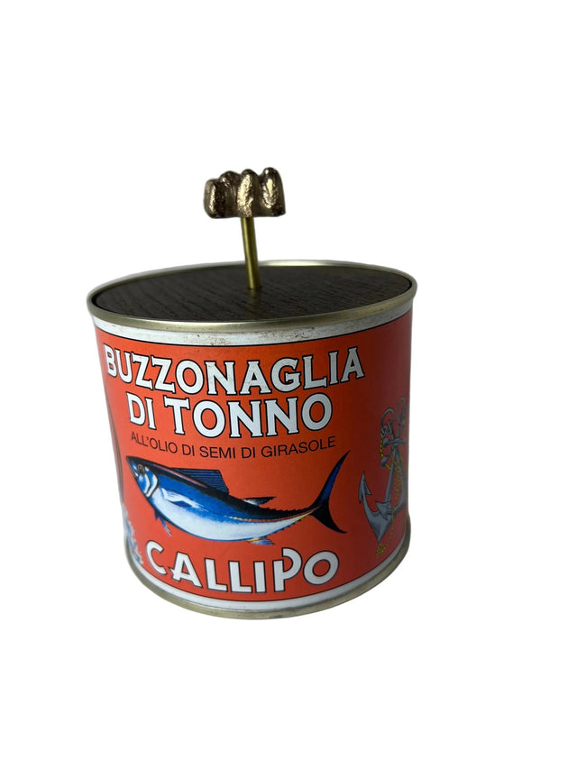Pyntedåse Callipo, rød italiensk tunfisk-label og mørkt valnøddefinér-låg med bronzegreb
