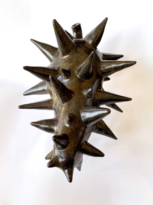 Vibeke Wang frøkapsel skulptur i keramik - detalje af glasur og overflade